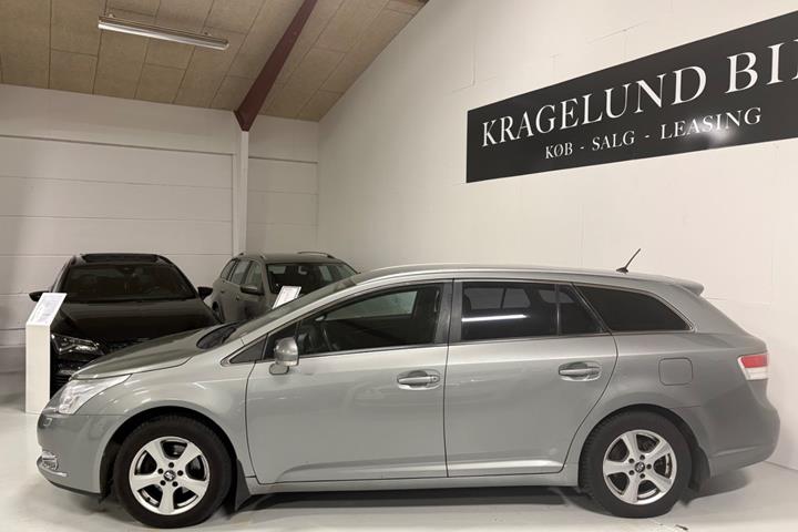 undefined Toyota Avensis fra 2010