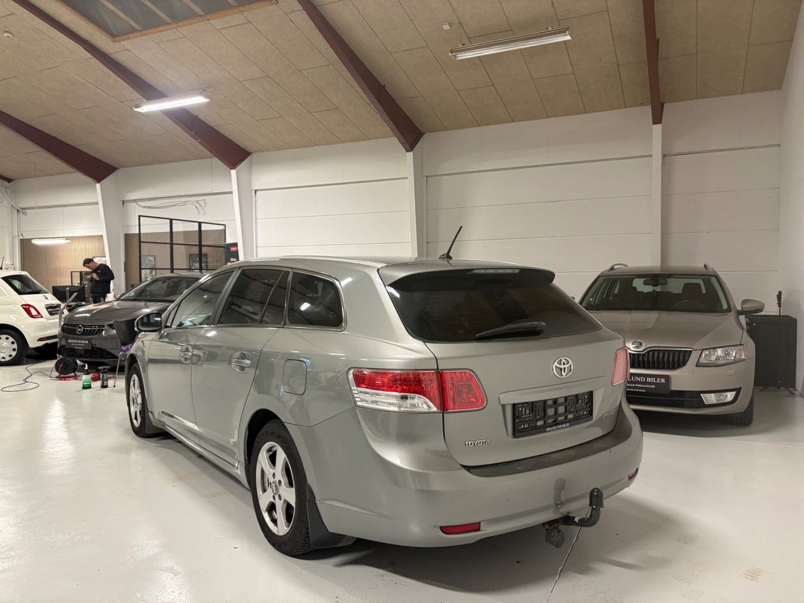 undefined Toyota Avensis fra 2010