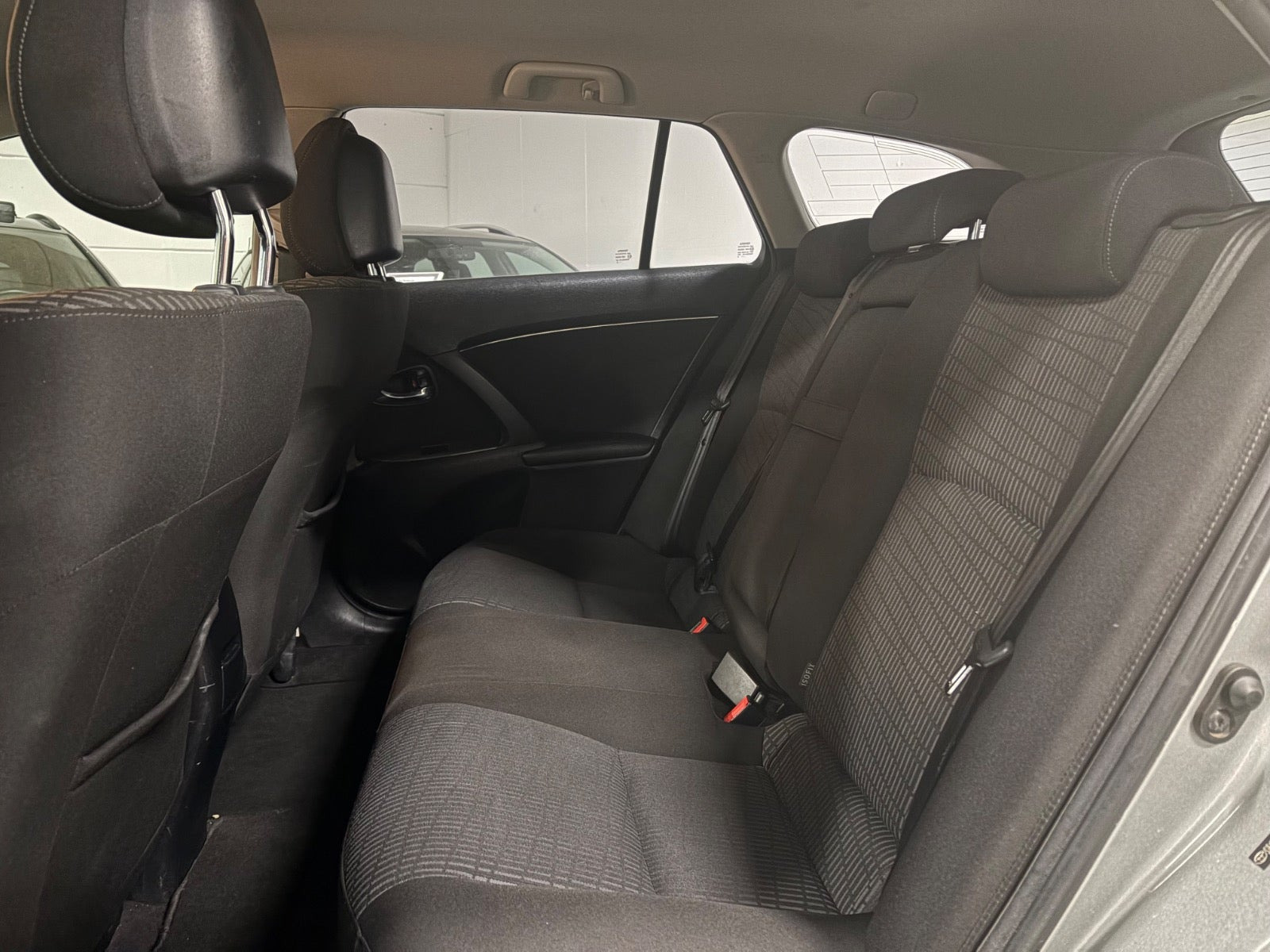 undefined Toyota Avensis fra 2010