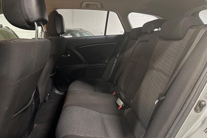 undefined Toyota Avensis fra 2010