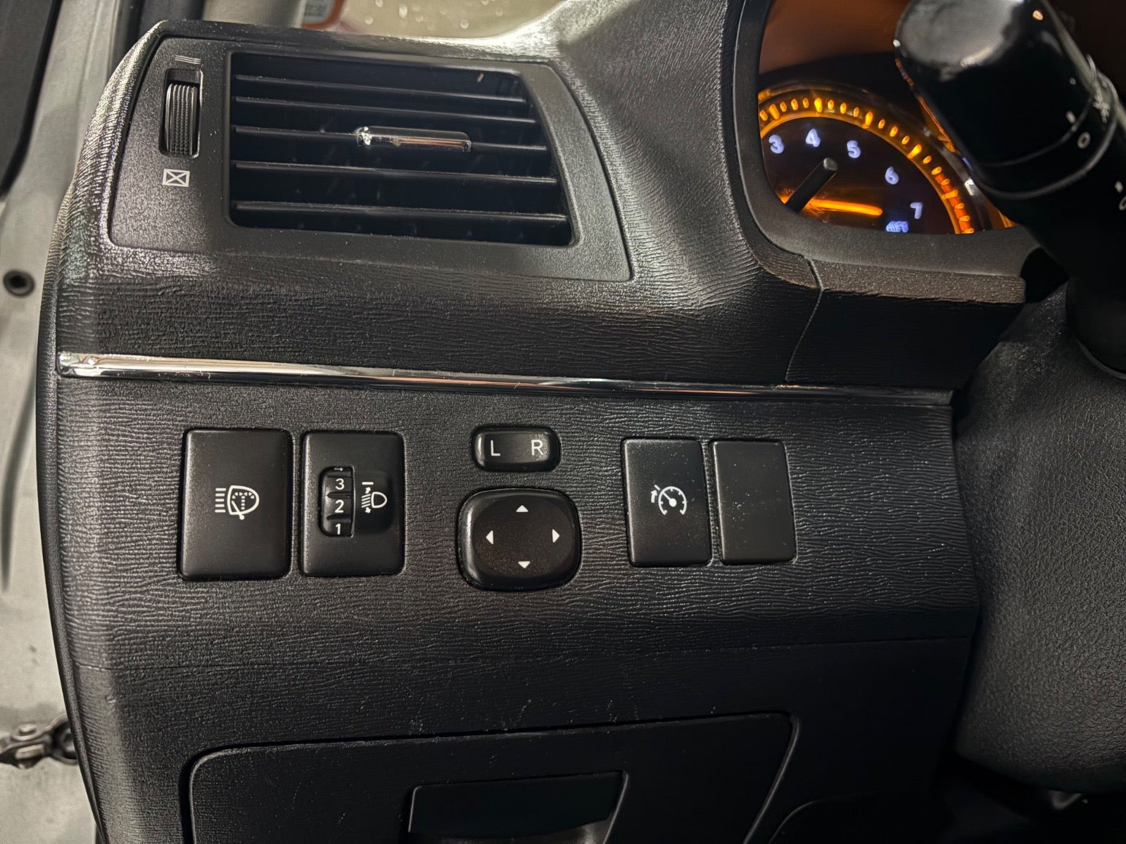 undefined Toyota Avensis fra 2010