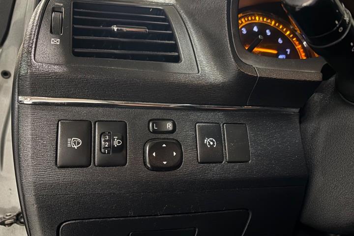 undefined Toyota Avensis fra 2010