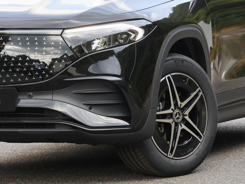 Sort Mercedes EQB250+ fra 2024