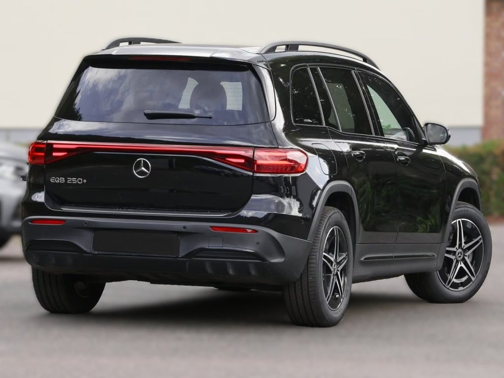 Sort Mercedes EQB250+ fra 2024