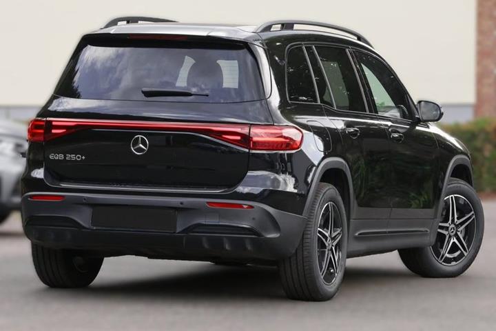 Sort Mercedes EQB250+ fra 2024