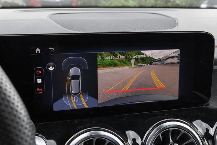 Sort Mercedes EQB250+ fra 2024