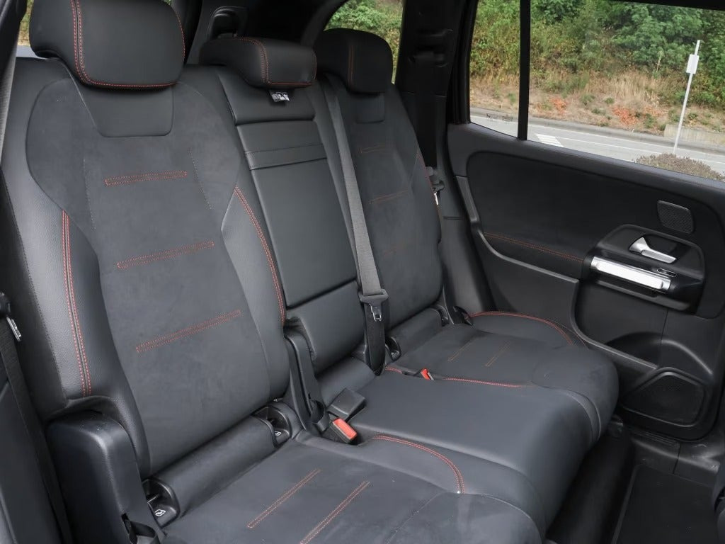 Sort Mercedes EQB250+ fra 2024