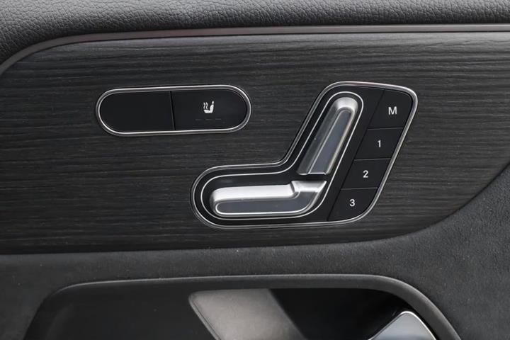 Sort Mercedes EQB250+ fra 2024