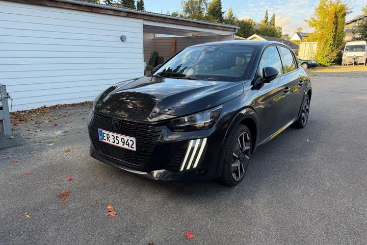 Sort Peugeot e-208 fra 2026