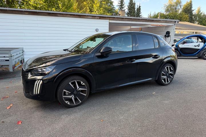 Sort Peugeot e-208 fra 2026