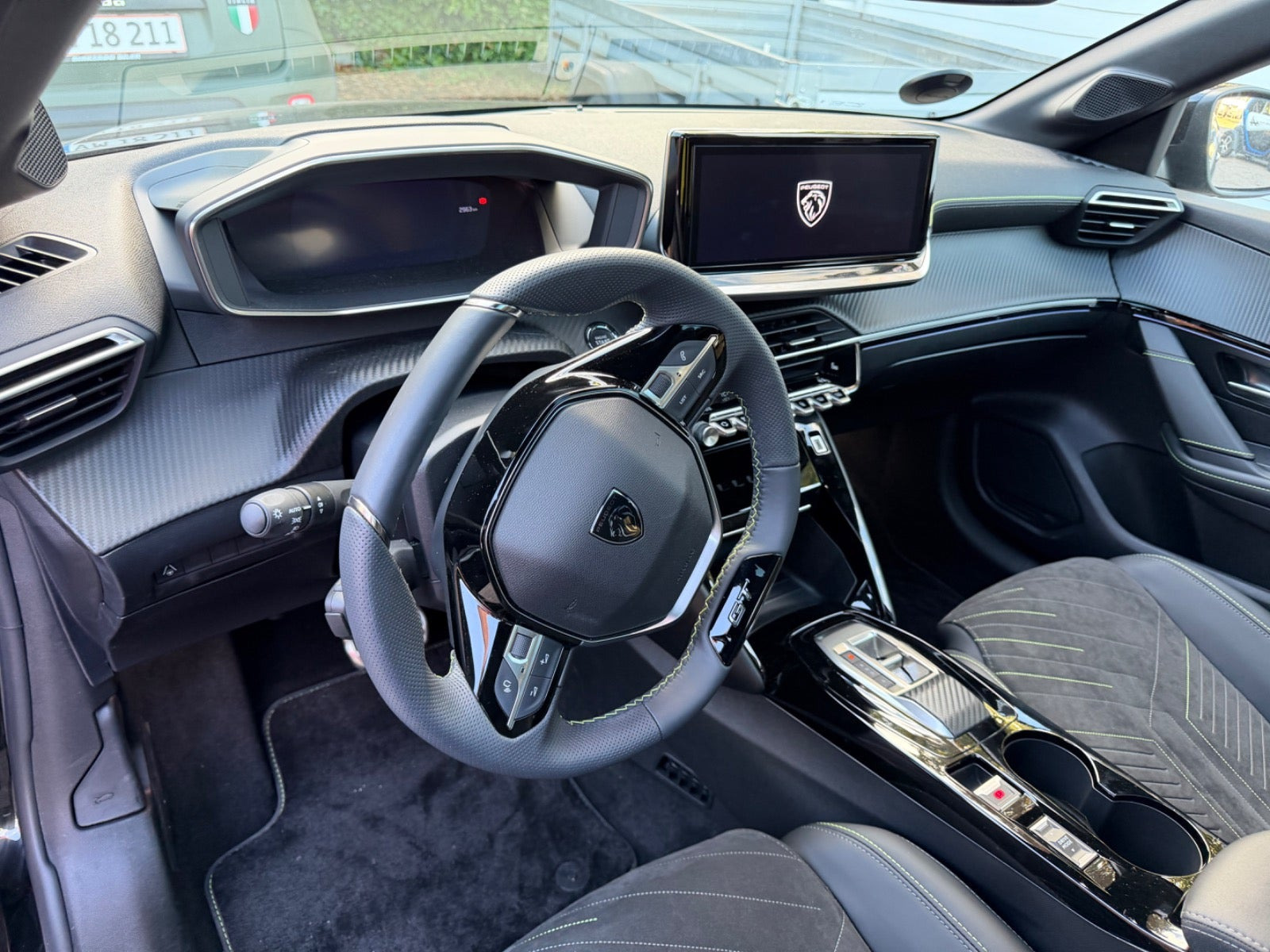 Sort Peugeot e-208 fra 2026