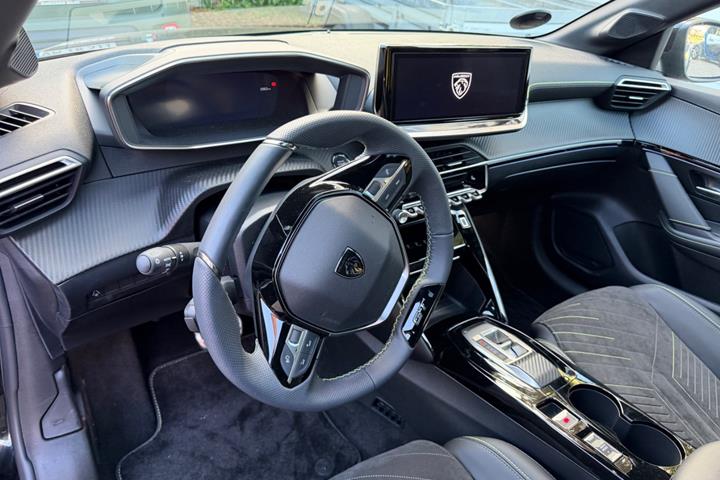 Sort Peugeot e-208 fra 2026