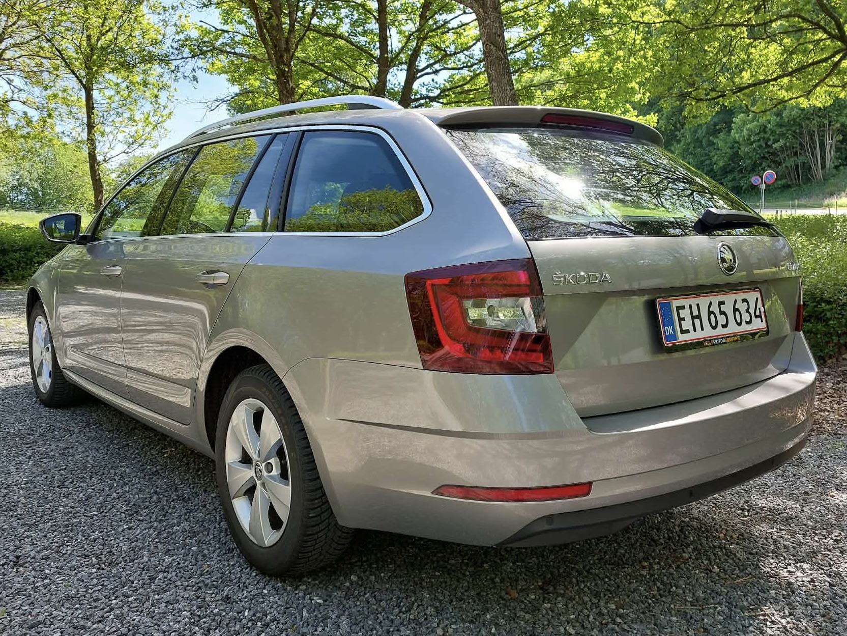 Grå Skoda Octavia fra 2019