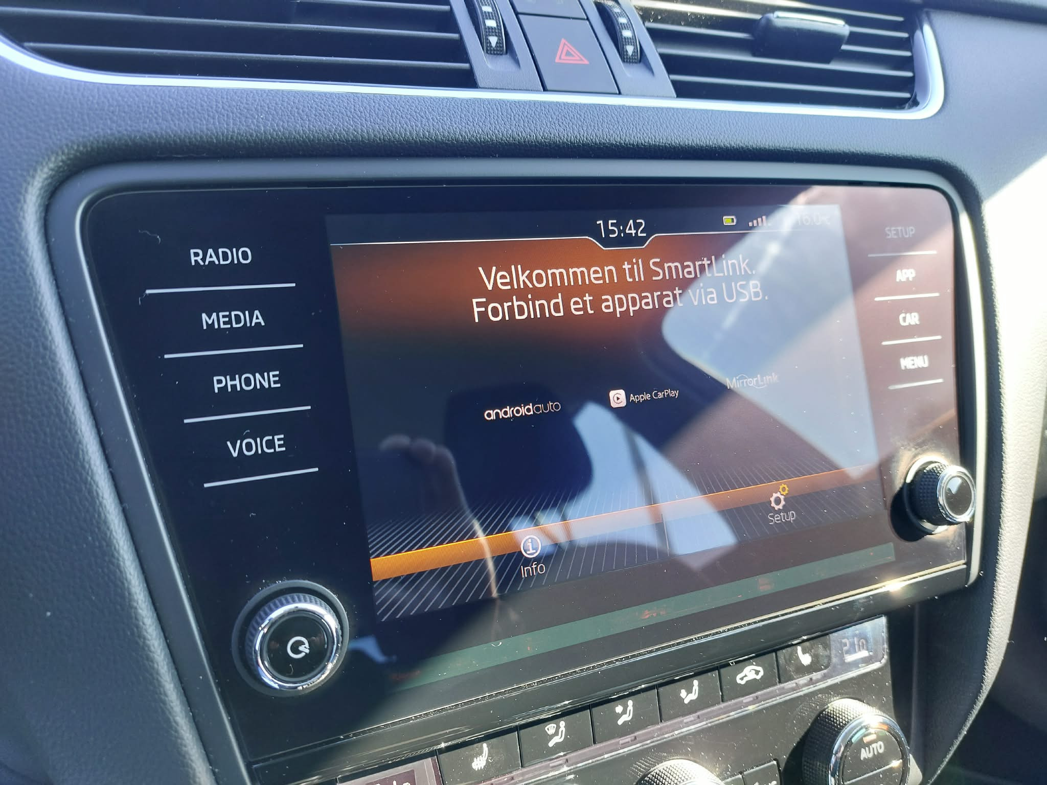 Grå Skoda Octavia fra 2019
