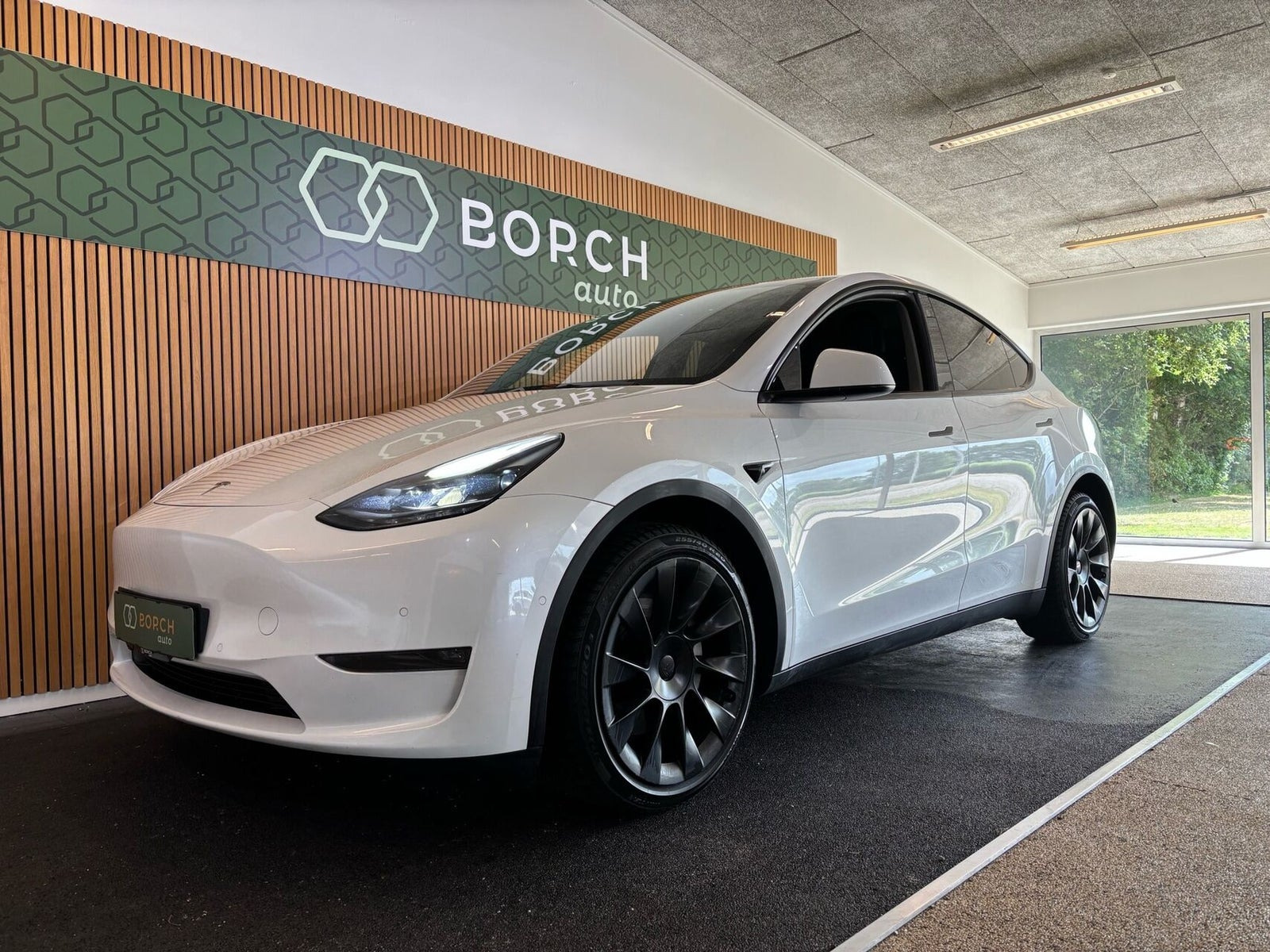 Tesla Model Y Long Range AWD
