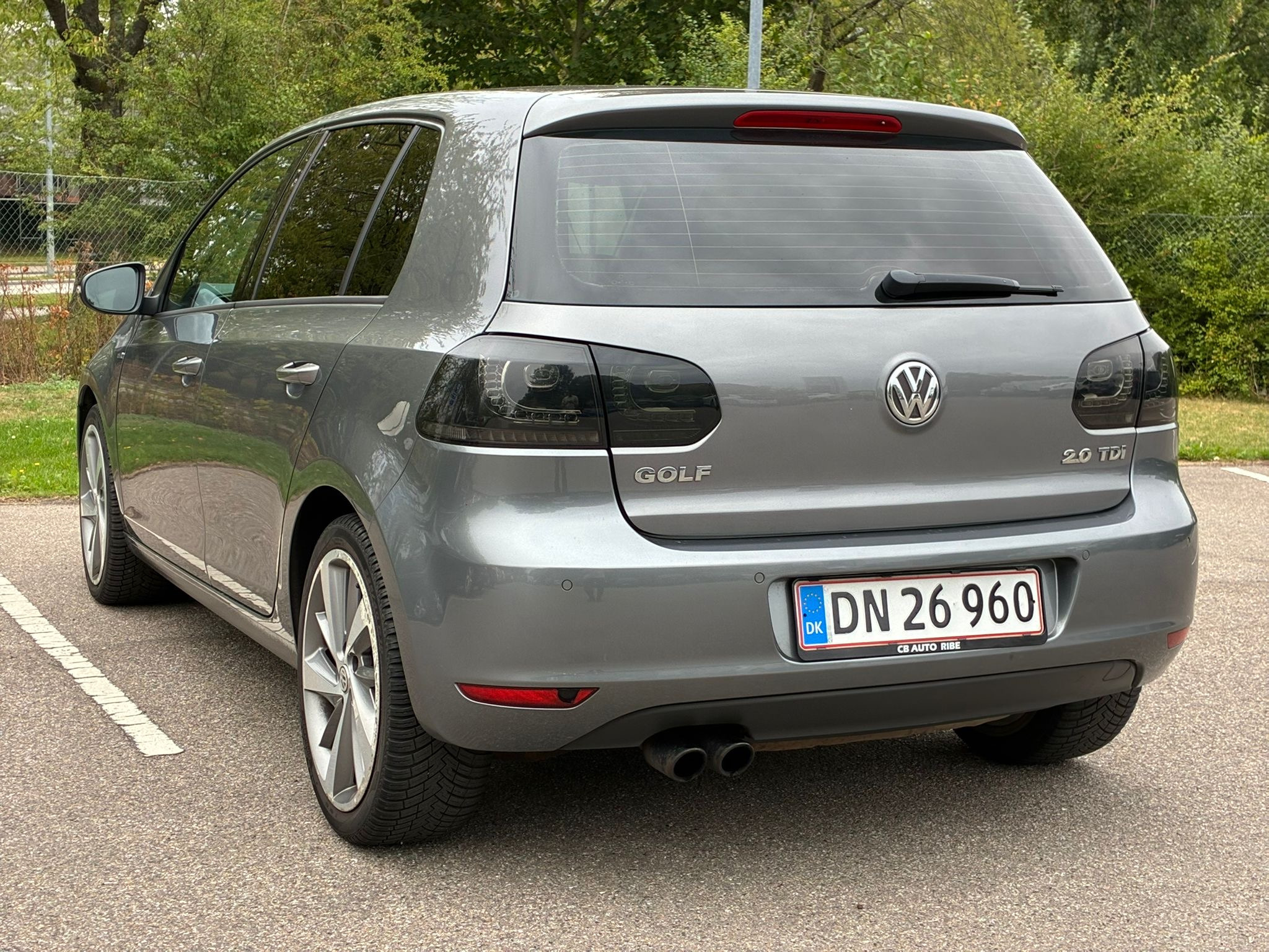 Grå VW Golf fra 2012