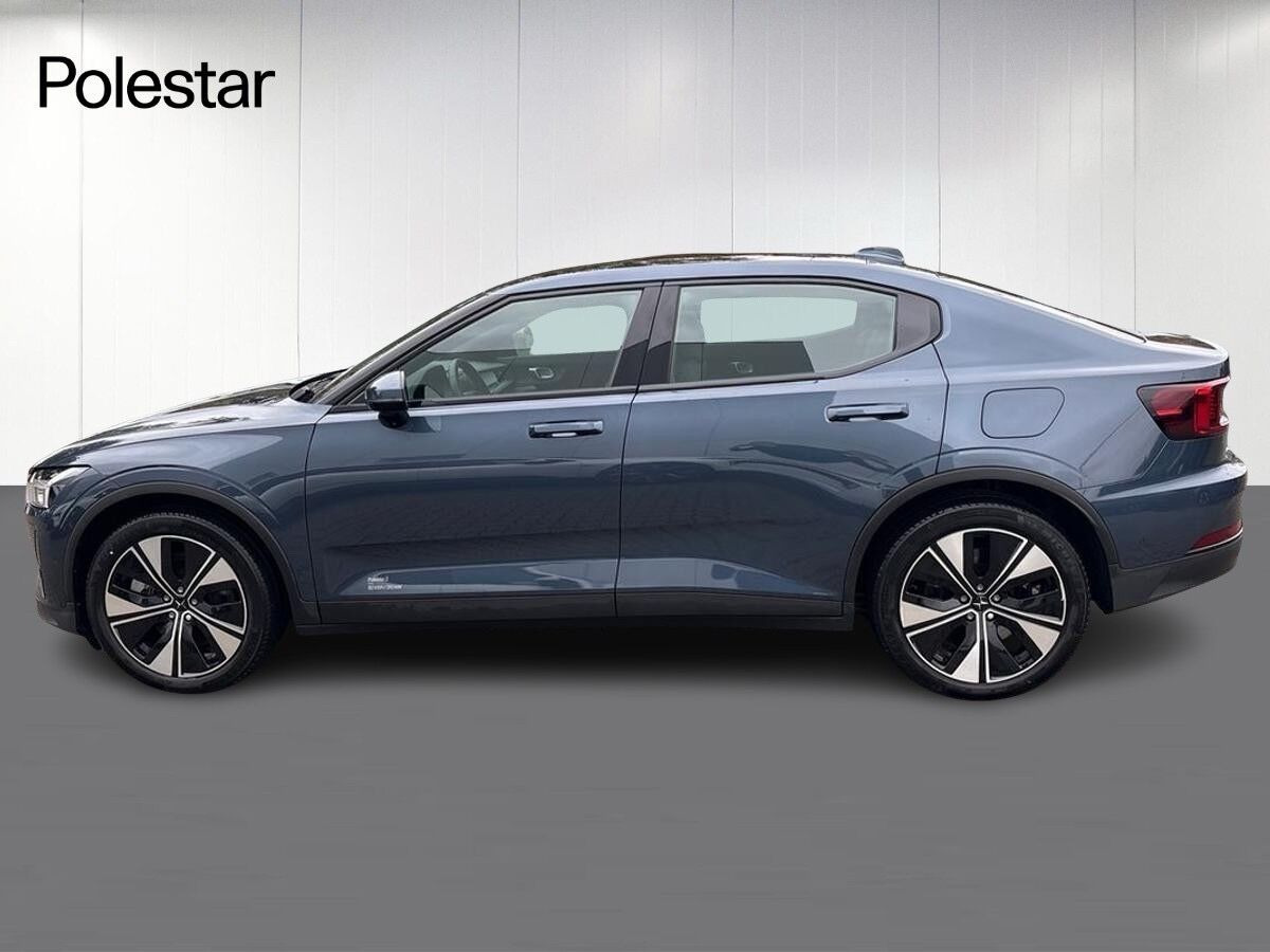 Sort Polestar 2 fra 2025