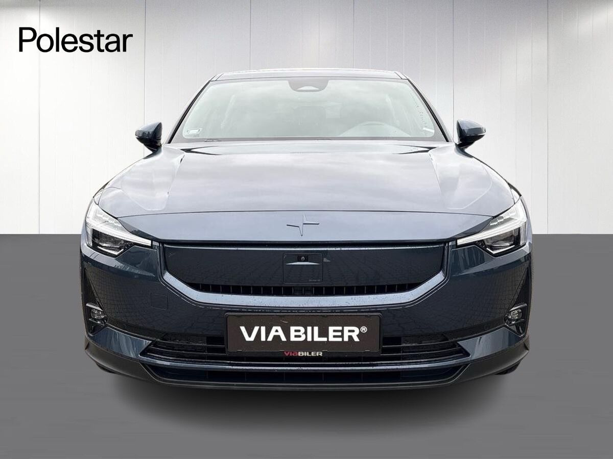 Sort Polestar 2 fra 2025