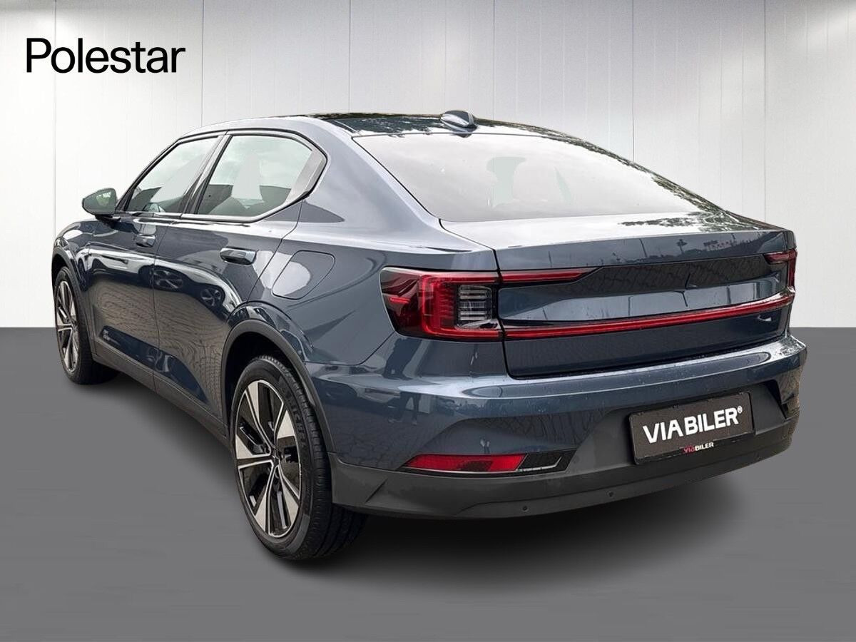 Sort Polestar 2 fra 2025