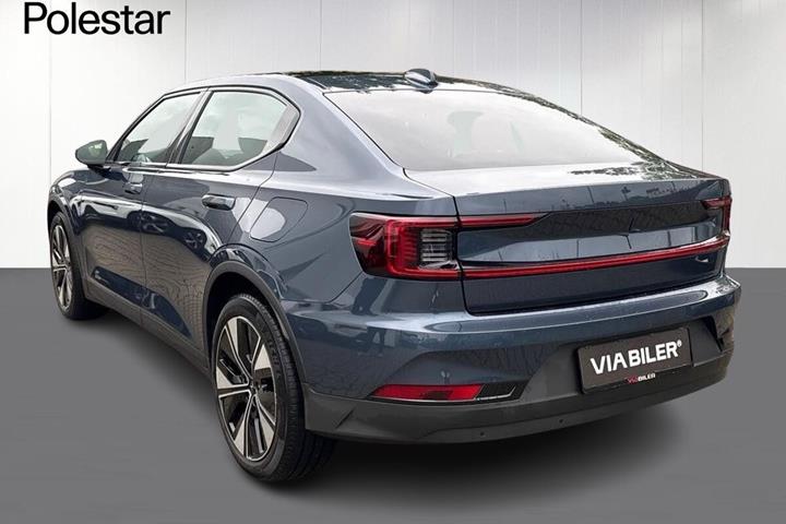 Sort Polestar 2 fra 2025