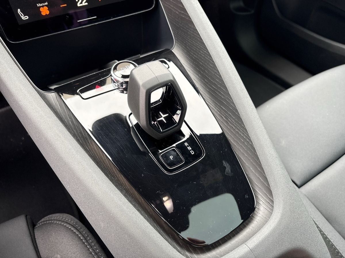 Sort Polestar 2 fra 2025