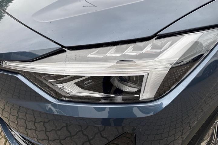 Sort Polestar 2 fra 2025