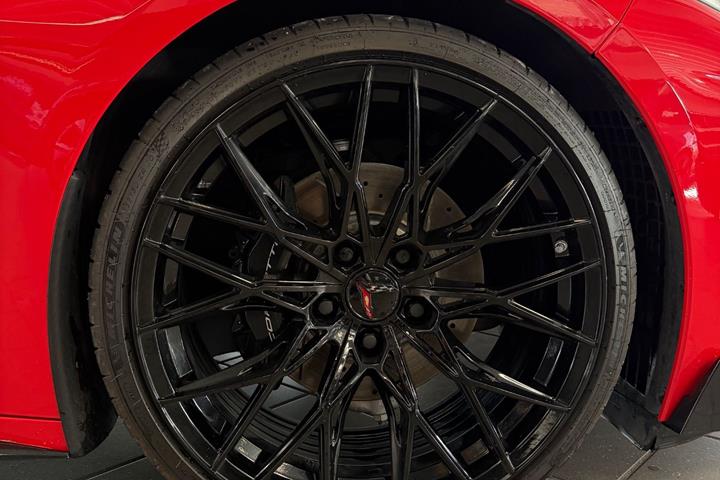 Rød Chevrolet Corvette fra 2020