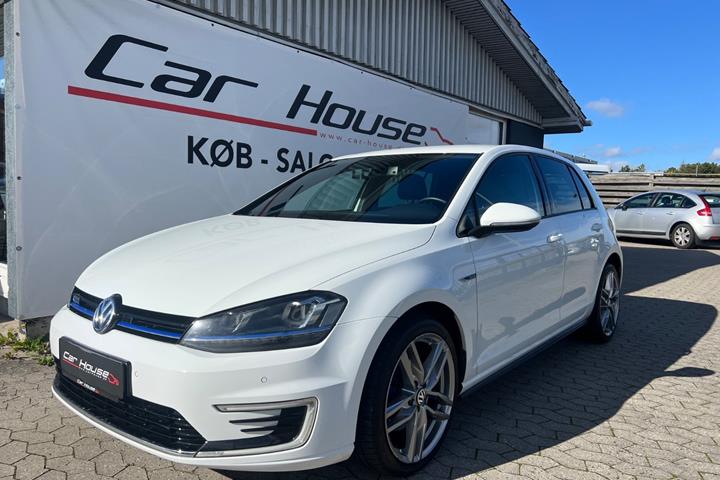 Hvid VW Golf VII fra 2015