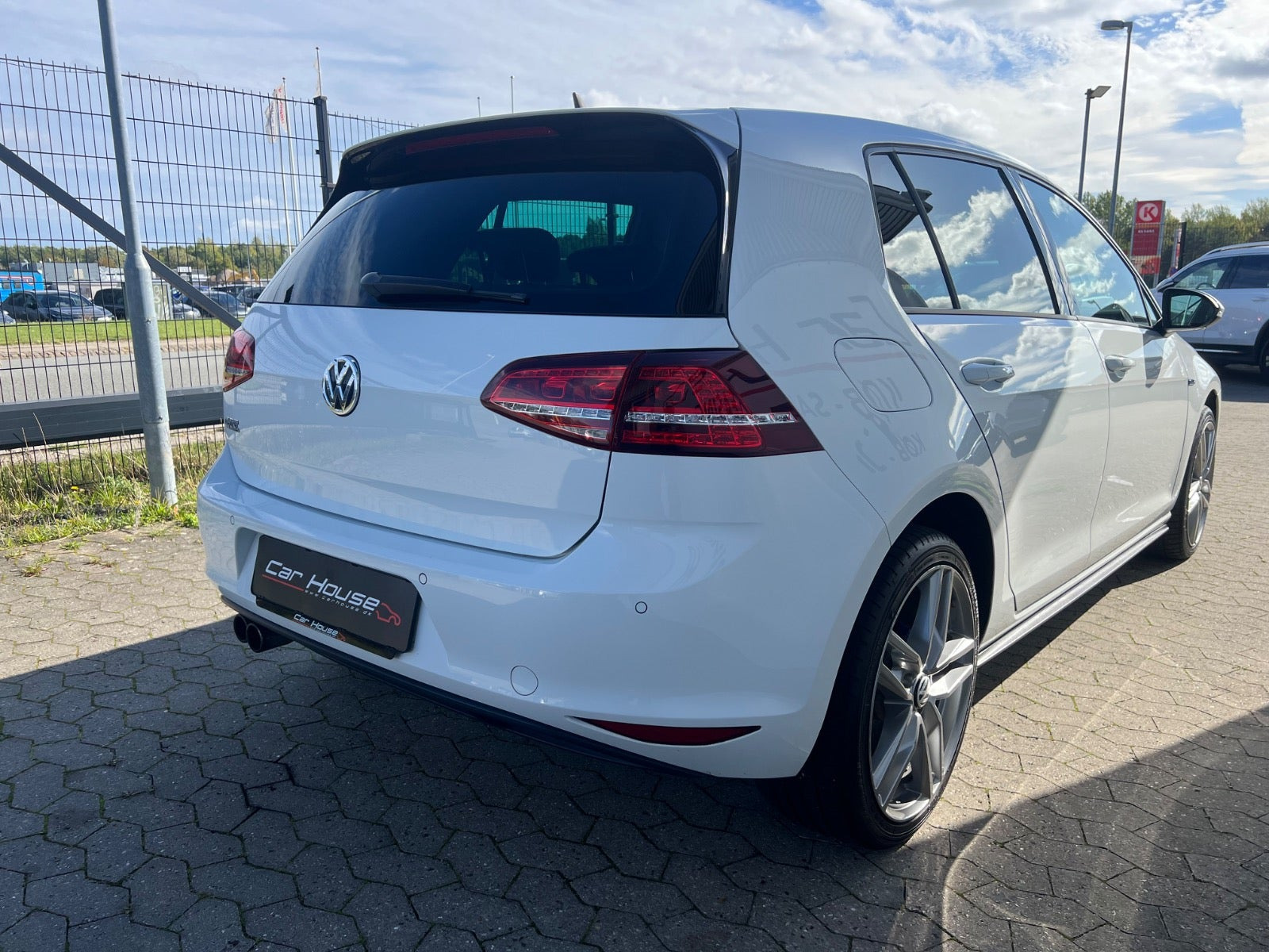 Hvid VW Golf VII fra 2015