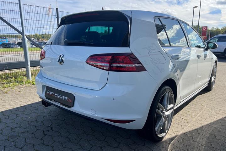 Hvid VW Golf VII fra 2015
