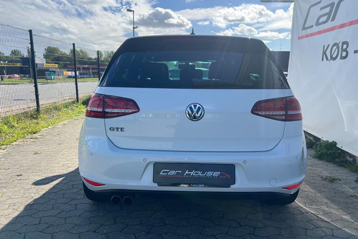 Hvid VW Golf VII fra 2015