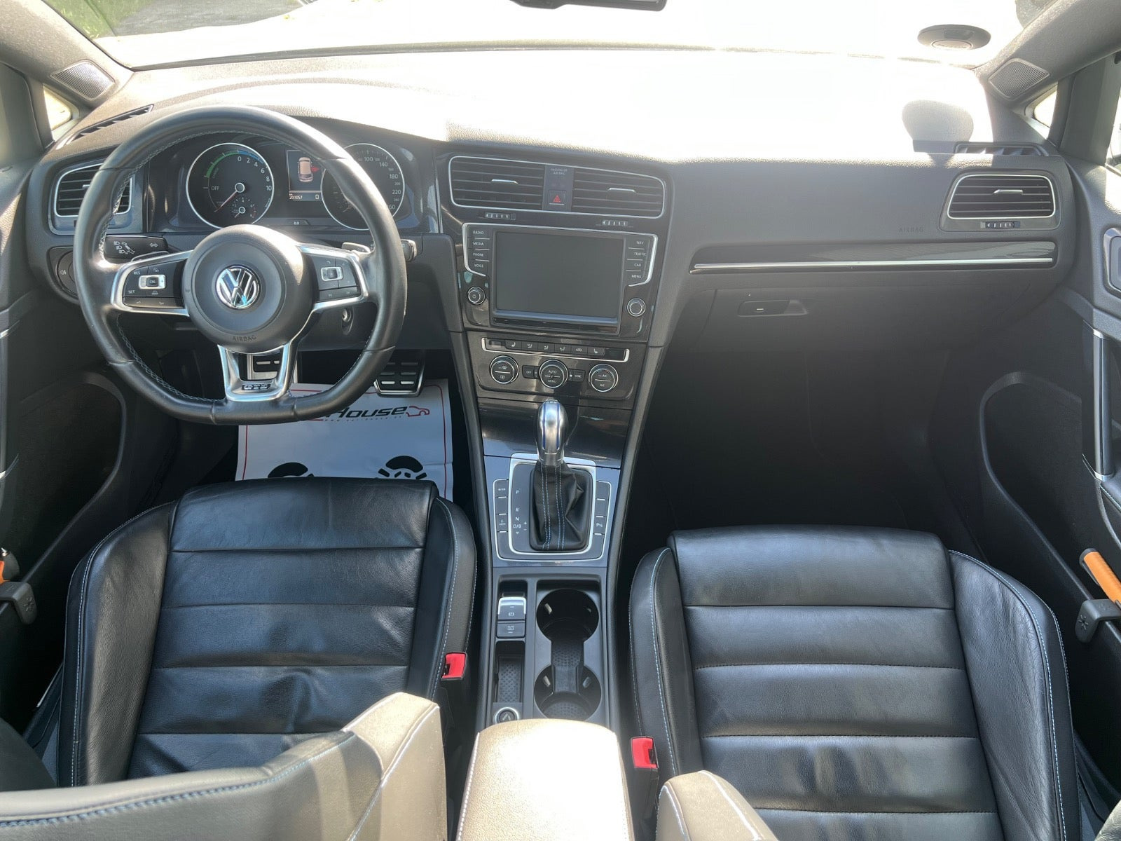 Hvid VW Golf VII fra 2015