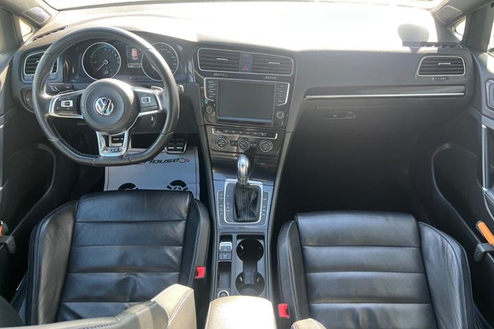 Hvid VW Golf VII fra 2015
