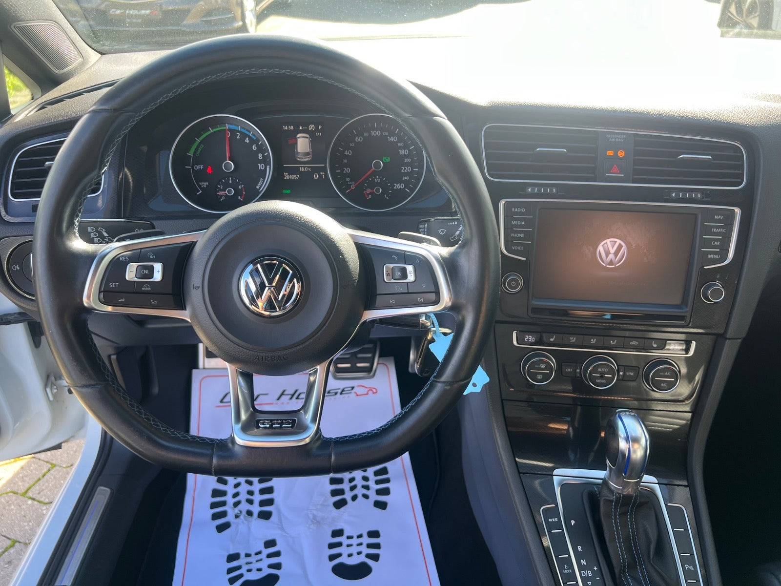 Hvid VW Golf VII fra 2015