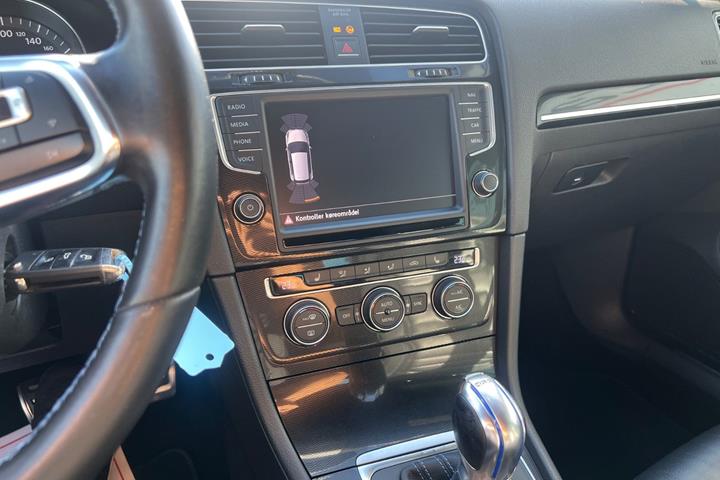 Hvid VW Golf VII fra 2015