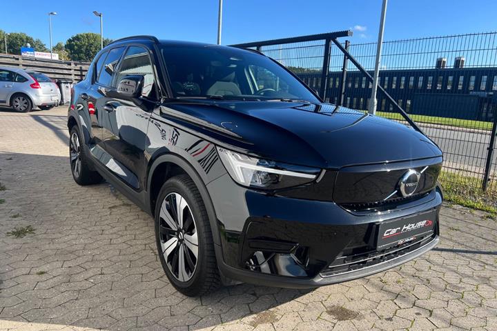 Sort Volvo XC40 fra 2023