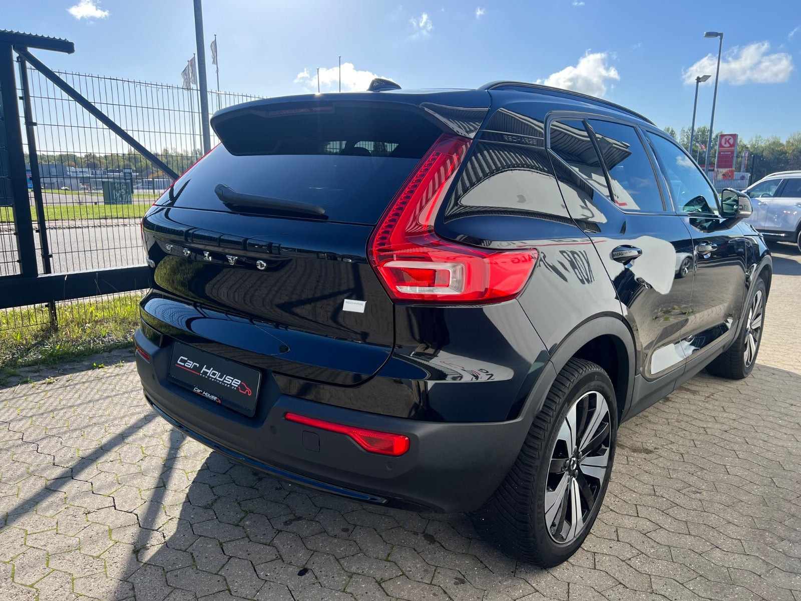 Sort Volvo XC40 fra 2023