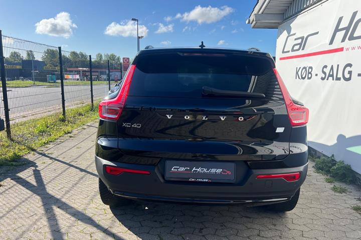 Sort Volvo XC40 fra 2023
