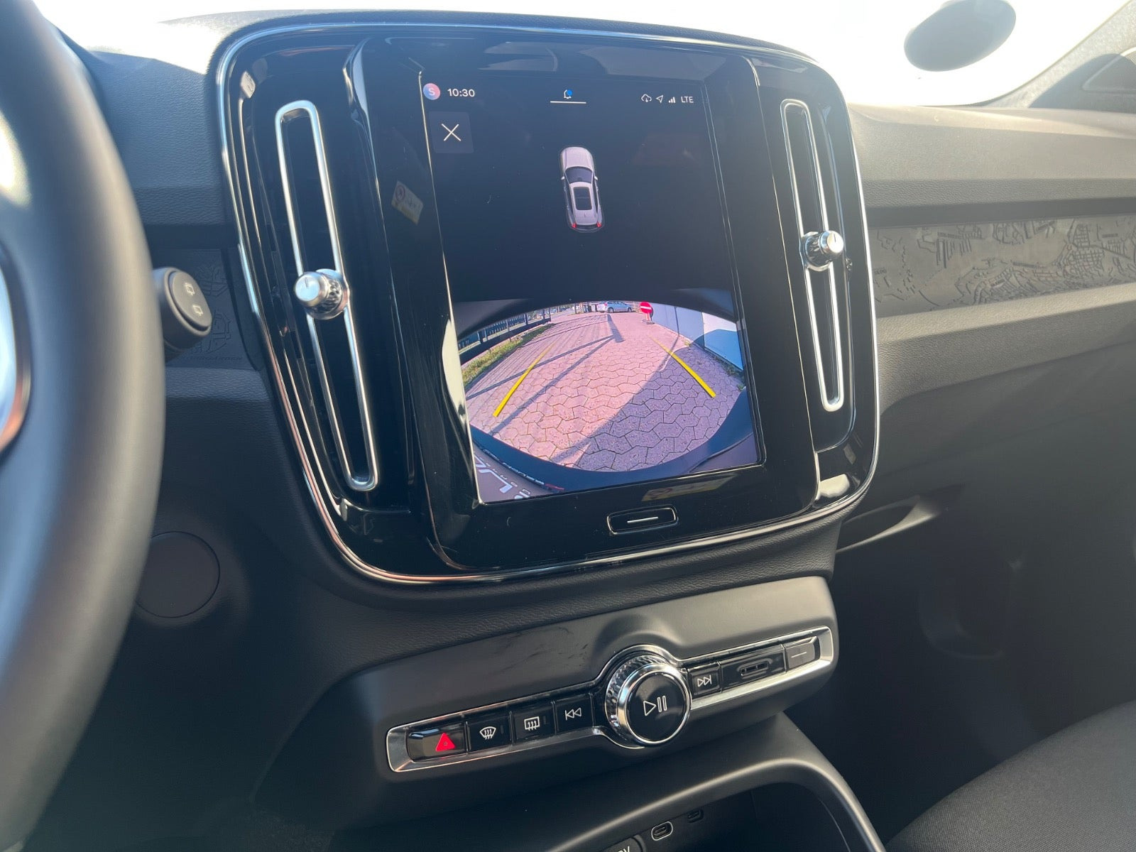 Sort Volvo XC40 fra 2023