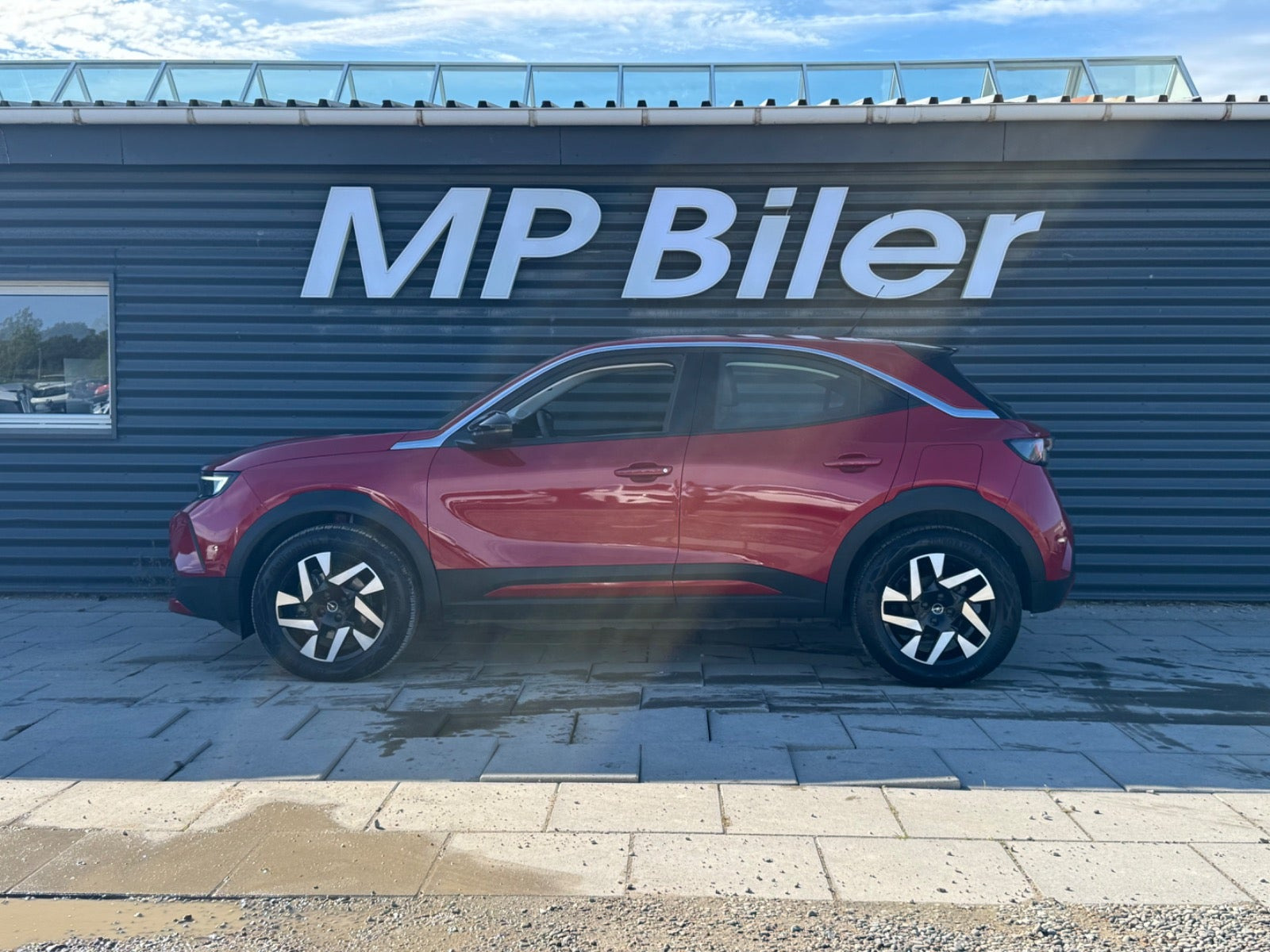 Rød Opel Mokka-e fra 2024