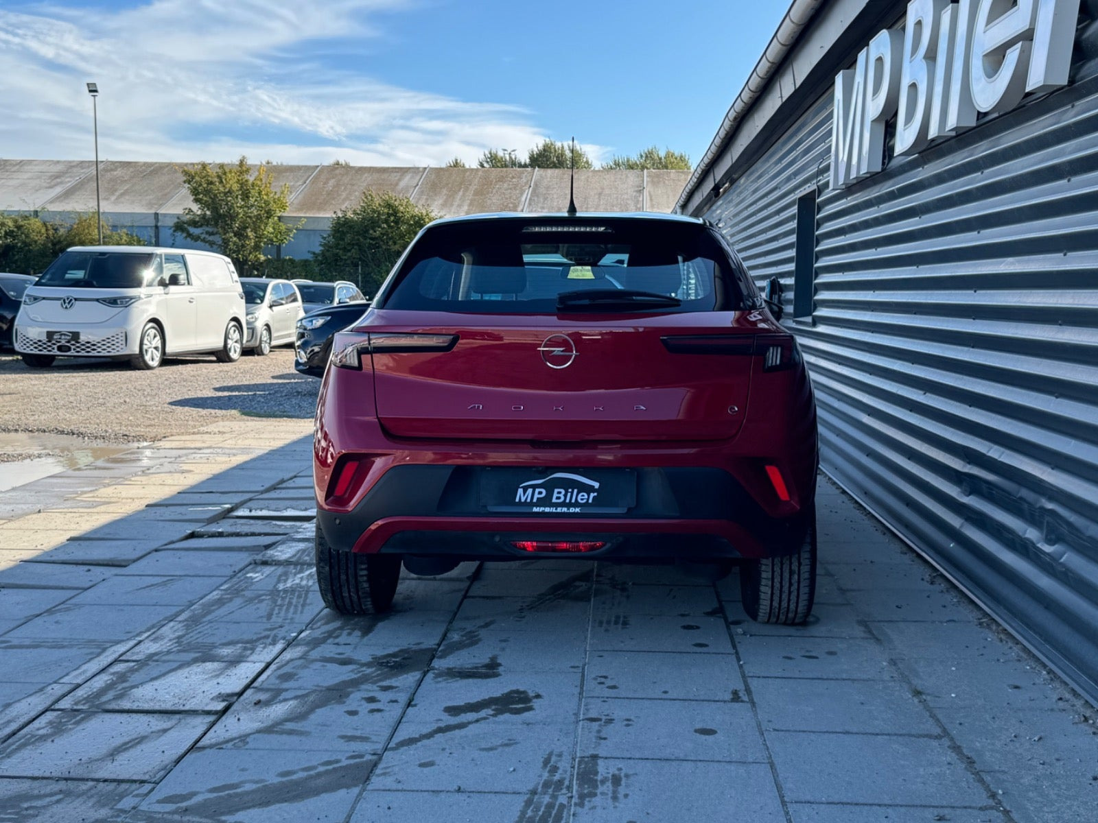 Rød Opel Mokka-e fra 2024
