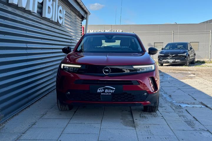 Rød Opel Mokka-e fra 2024