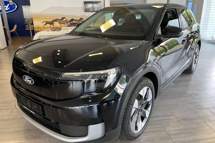 Sort Ford Explorer fra 2025 set udefra