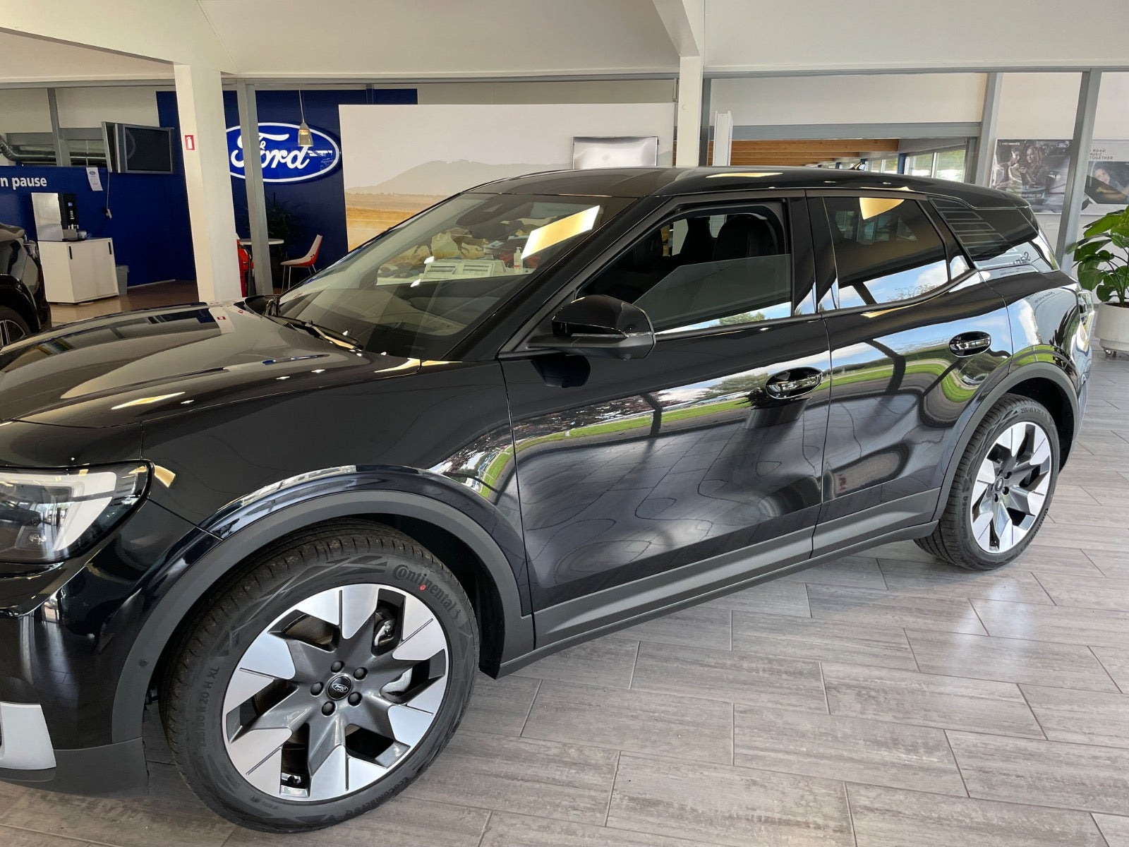 Sort Ford Explorer fra 2025