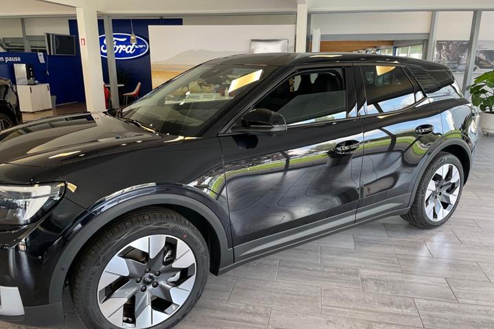 Sort Ford Explorer fra 2025