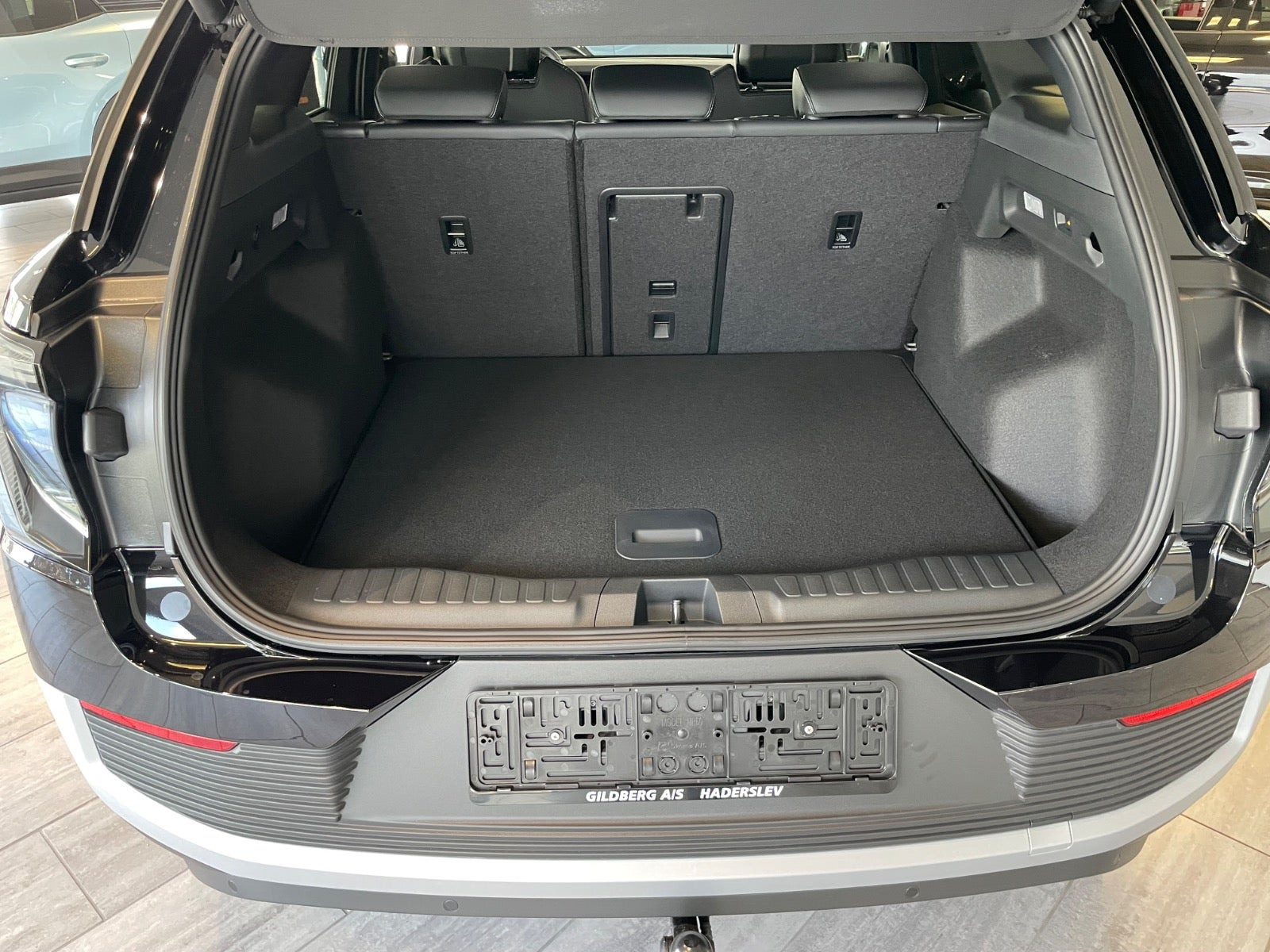 Sort Ford Explorer fra 2025