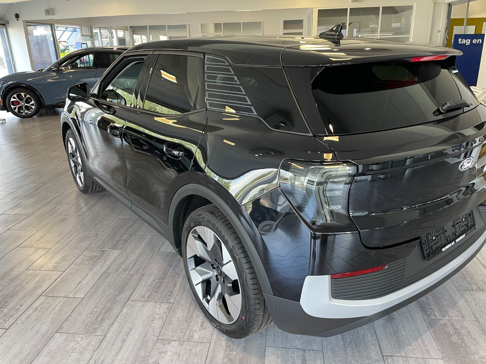 Sort Ford Explorer fra 2025
