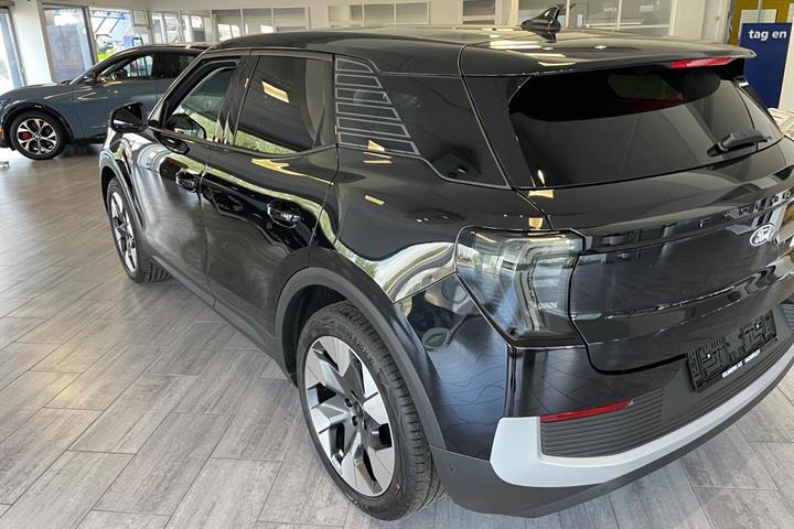 Sort Ford Explorer fra 2025