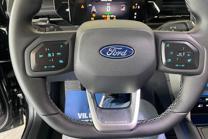 Sort Ford Explorer fra 2025