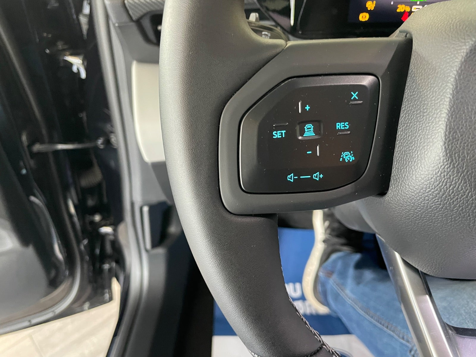 Sort Ford Explorer fra 2025